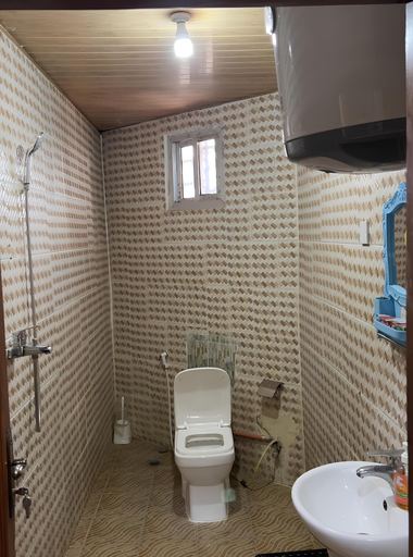 Bathroom 3, yogi homestay, Port Loko
