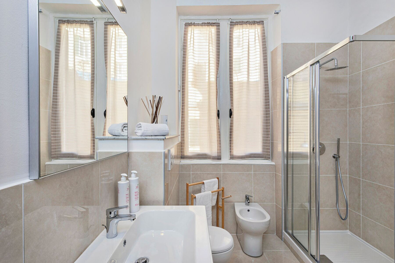 Bathroom 3, Central & Cozy Apartment by Wonderful Italy, Genova