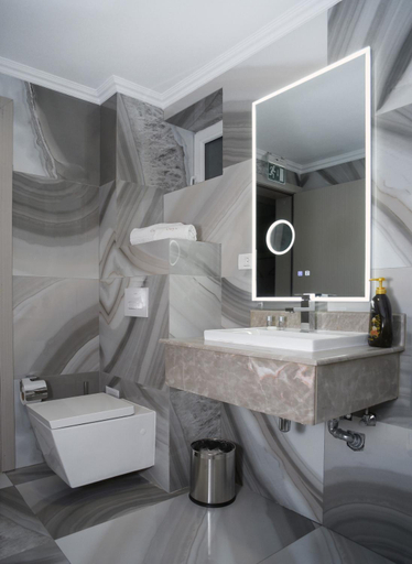 Bathroom 2, Onyx, Eselnita