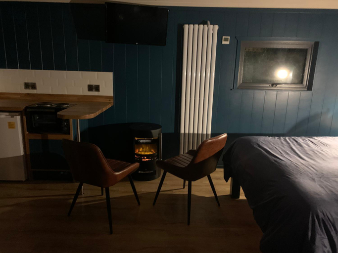 Others 3, Redfox Shepherds hut and private hot tub, Causeway Coast and Glens