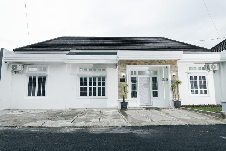 Exterior & Views 5, Pilla Villa Purwokerto, Banyumas