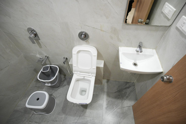 Bathroom 2, Maruti Grand Hotel, Rajkot