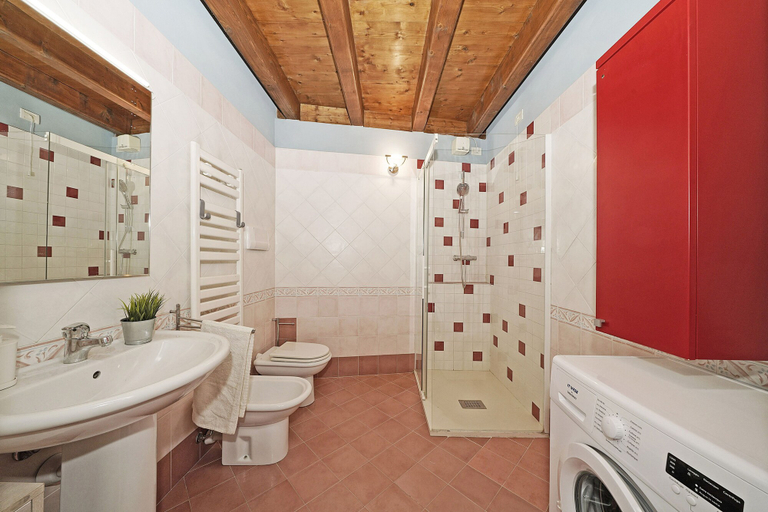 Bathroom 3, Garofano P1-9 by Wonderful Italy, Brescia