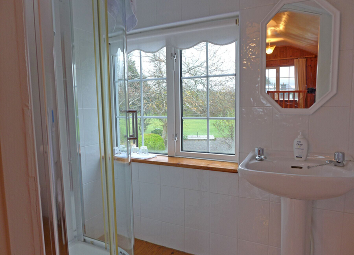 Bathroom 4, Island View Cottage Bantry
