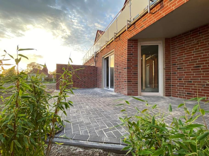 2, WORKATION Luxury Nature House , 10 min VW , Relax from Work mit Terrasse, Balkon und Parkplatz, Gifhorn