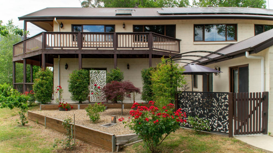 Others 5, Magic Oak Getaway, Murrindindi - East