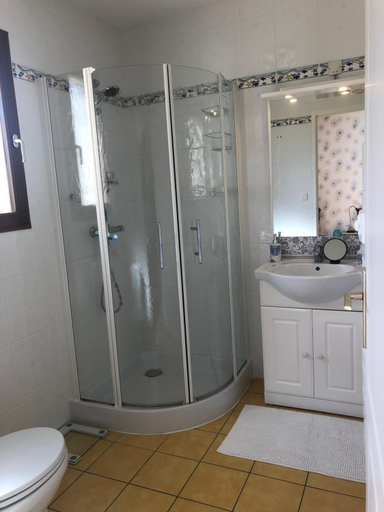 Bathroom, Aux Trois Muriers, Lot-et-Garonne