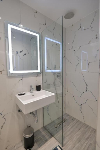 Bathroom 4, Vila Melisa, Sarandës
