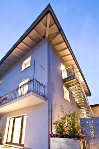 Others 5, Manzoni 124 Bed&Relax, Brescia
