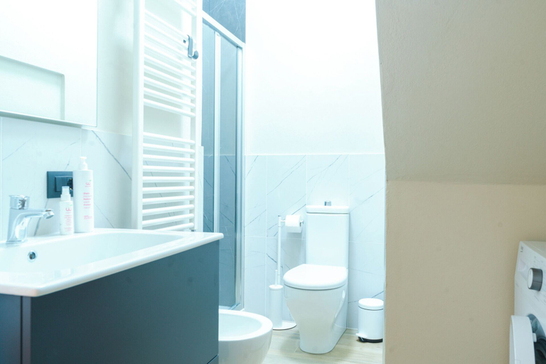 Bathroom, Lemon Apartment with Garden and Sea View, Imperia