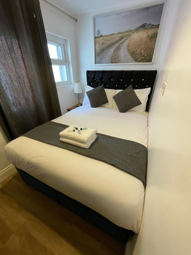 Others 4, London Stay, London