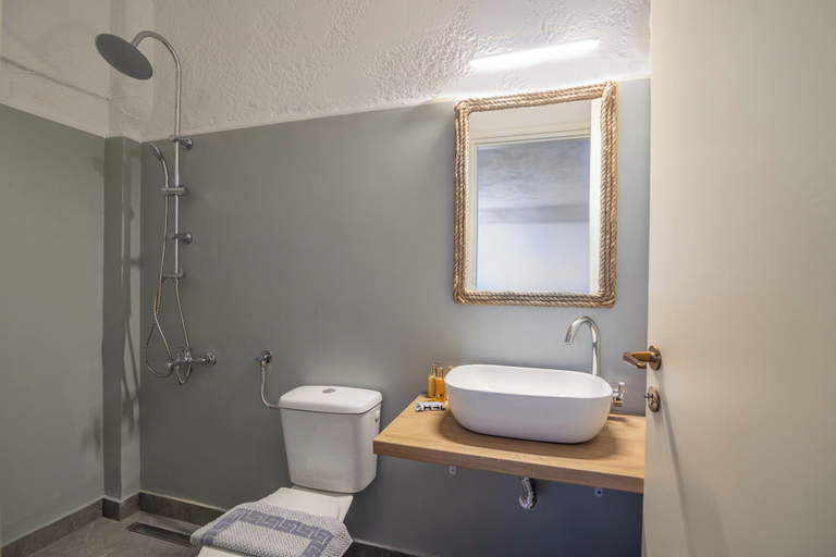 Bathroom 5, Hesperia Apartments, Crete