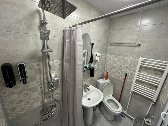 Bathroom 2, Hotel Elit, Ninotsminda