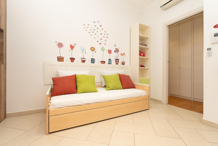 Bedroom 2, Casa Torre di Specchio con Piscina, Bari