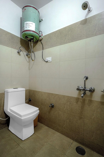 Bathroom 3, Pax Hotel Sunrise Inn, Chamba