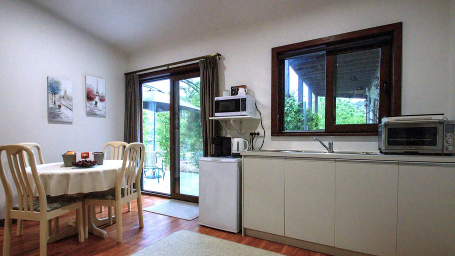 Others 3, Magic Oak Getaway, Murrindindi - East