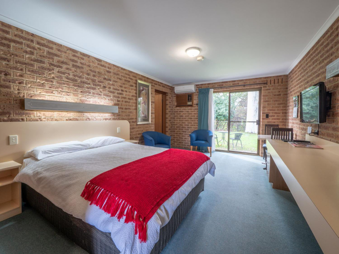 Bedroom 2, Eildon Parkview Motor Inn Room 1, Murrindindi - East