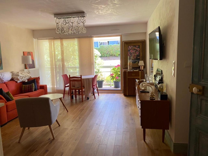 Others 4, Appartement Monseigneur, Morbihan