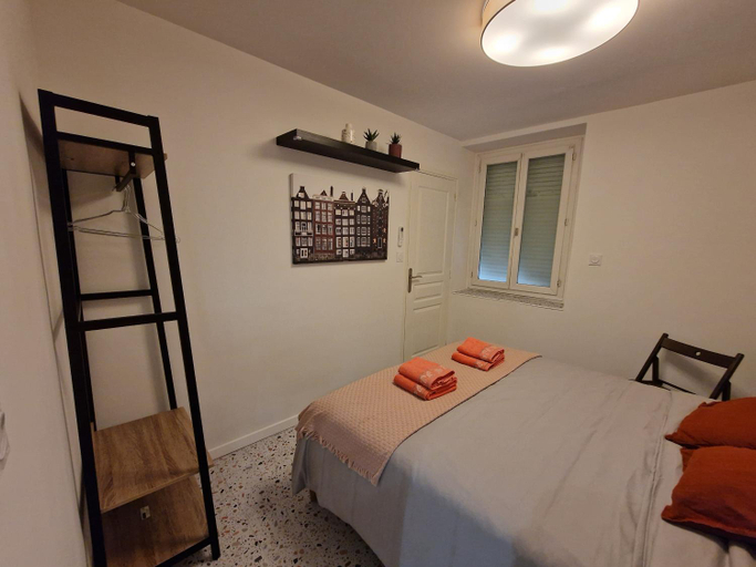 5, maison PING ,en face des arenes, Hérault