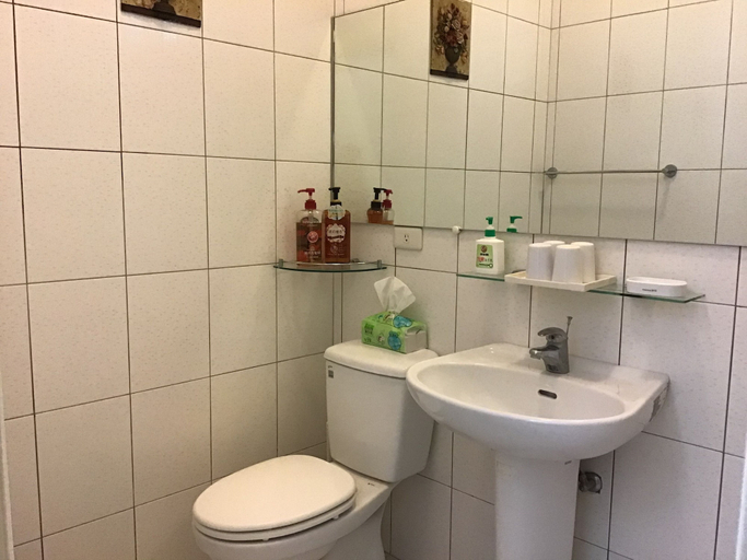 Bathroom 3, Sea ya inn, Hualien