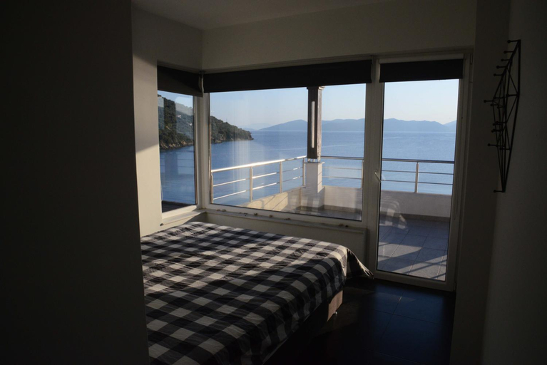 Others 5, Villa Elia, Thessaly