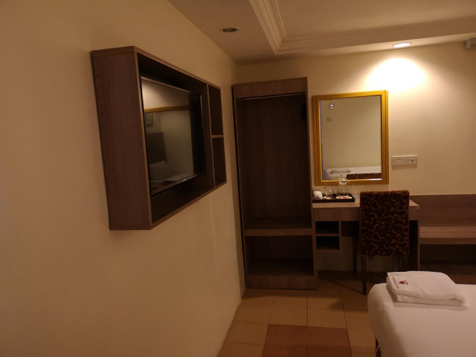 Bedroom 2, HOTEL AMBASSADOR 1, Labuan