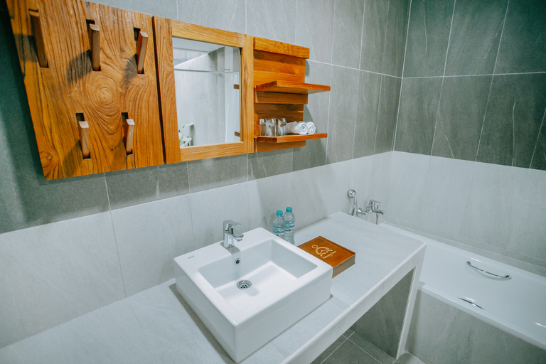 Bathroom 12