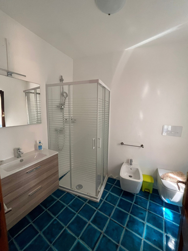 Bathroom 2, Casa Donatella, Nuoro