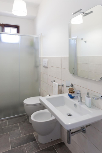 Bathroom 2, emozioni di casa Barone, Ragusa