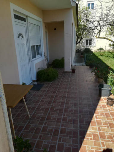Others 5, Apartmani Nena, Bibinje