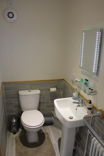Bathroom 1, Aviedale Suite, Orkney Islands