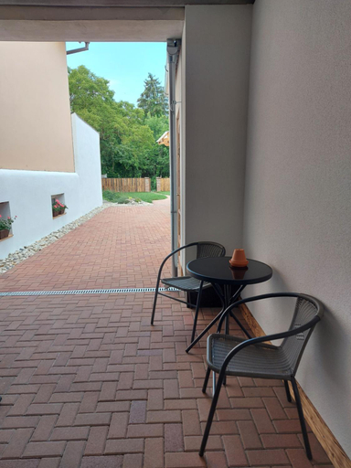 Others 4, Belvarosi apartmanhaz 2, Szigetvári