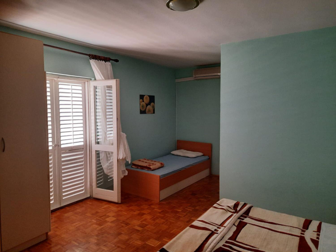 Others 4, Apartmani Nena, Bibinje