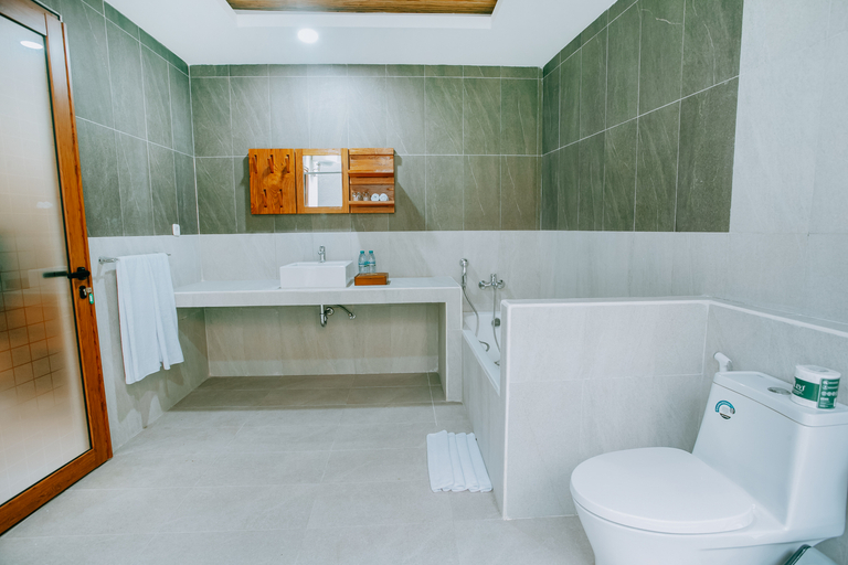 Bathroom 10
