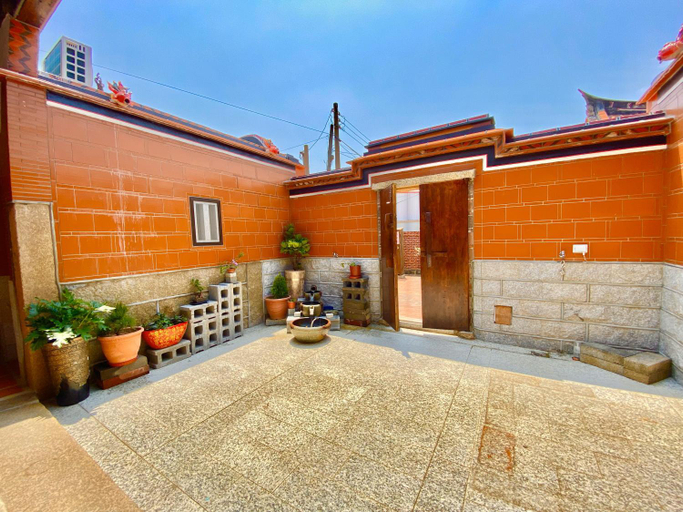 Exterior 3