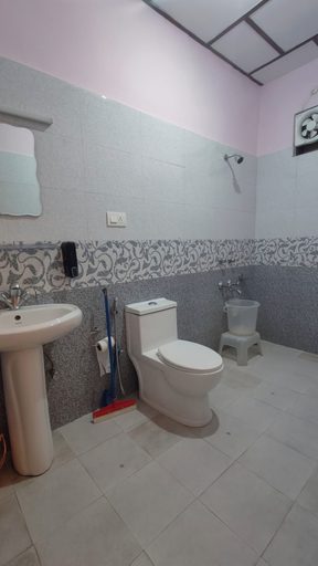Bathroom 3, HOTEL CLOUD HEIGHT, Kangra