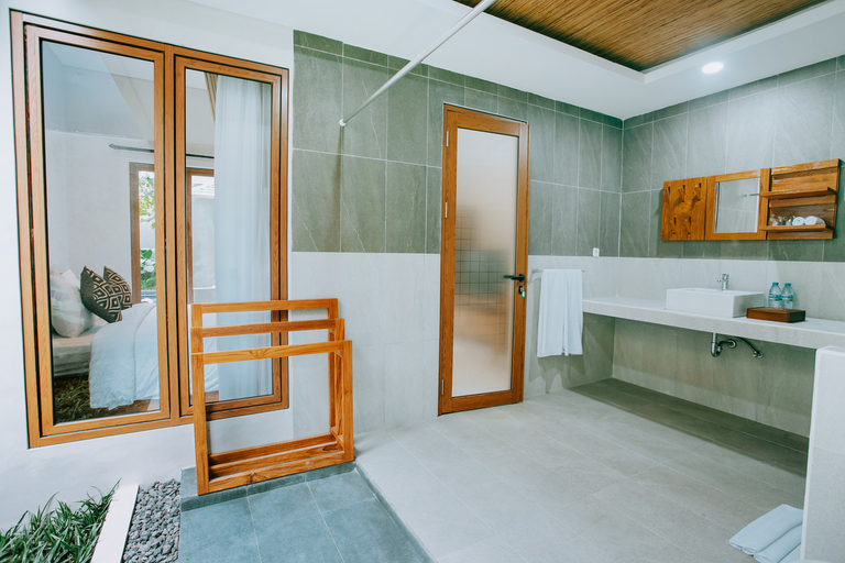 Bathroom 15