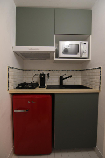 Others 4, joli studio independant avec kitchenette, Gard