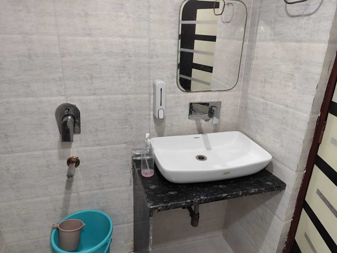 Bathroom 4, Hotel D-Down Town, Delhi