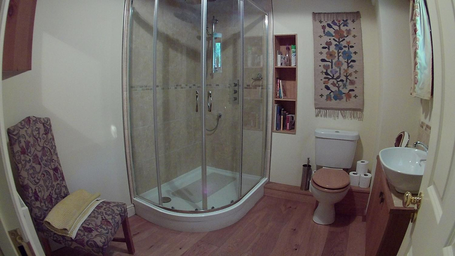 Bathroom 3, Woodmill Farm Apartment, Gloucestershire
