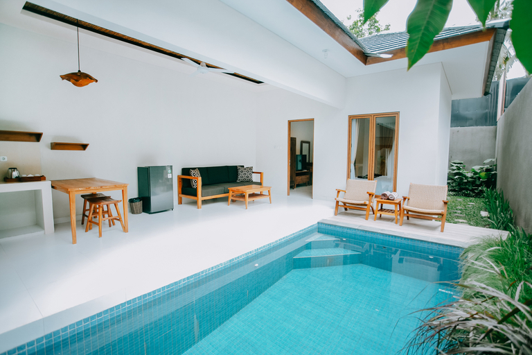 Swimming Pool 23