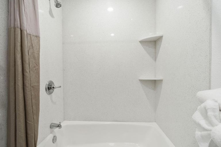 Bathroom 4, Motel 6 Big Bear Lake, CA, San Bernardino