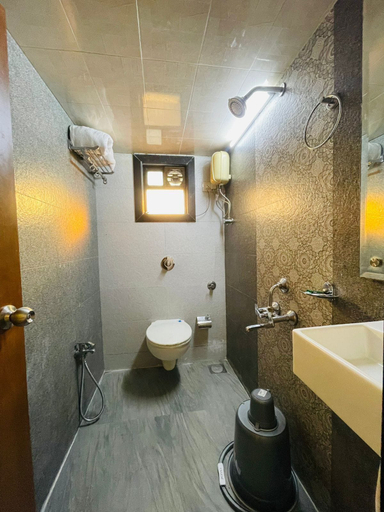 Bathroom 3, hotel abraj inn, Mumbai Suburban