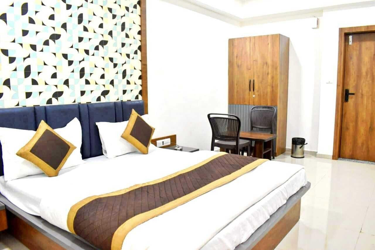 Bedroom 3, Hotel White House, Ahmadabad