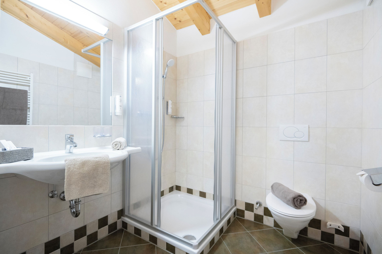 Bathroom 5, Hotel Vorderronach, Zell am See