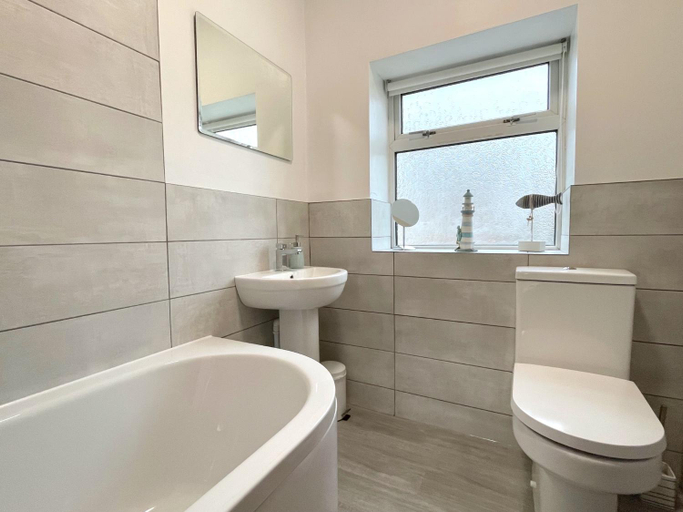 Bathroom 2, Riverside Cottage, Leeds