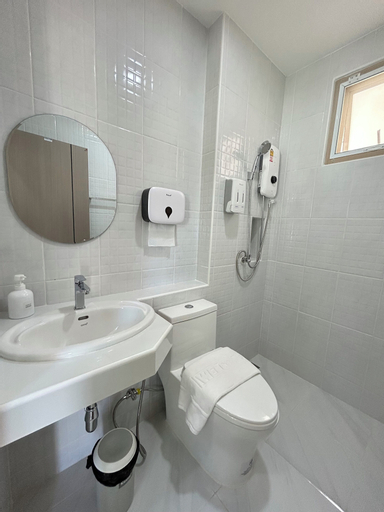 Bathroom 11