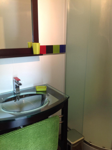 Bathroom 3, Le Serenity, Eure