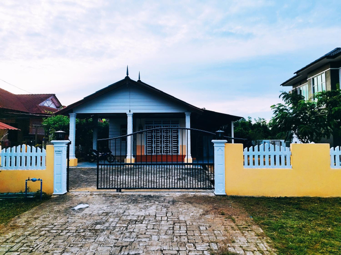Exterior & Views