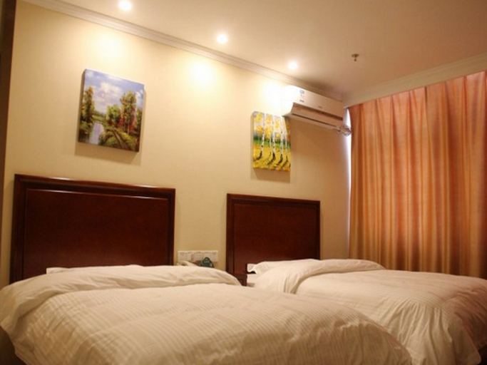 Bedroom 3, GreenTree Inn LiaoCheng LinQing HaiShan Building Express Hotel , Liaocheng